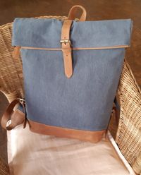 Rucksack blau mit Leder